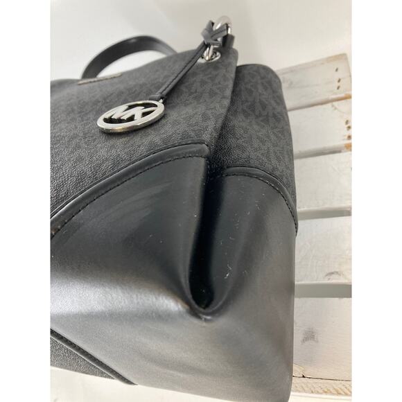 MICHAEL KORS, LARGE BLACK SIGNATURE  LEATHER SHOULDER BAG - Picture 8 of 16